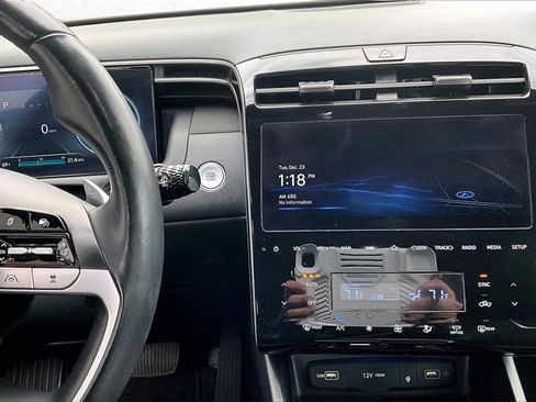 Used 2023 Hyundai Santa Cruz Limited image 11