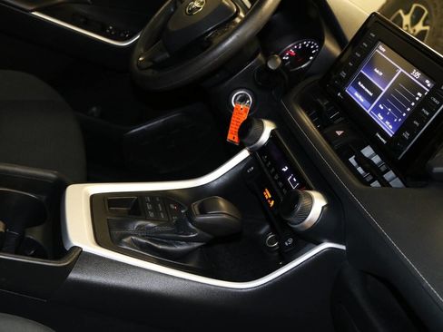 Used 2021 Toyota RAV4 LE image 38