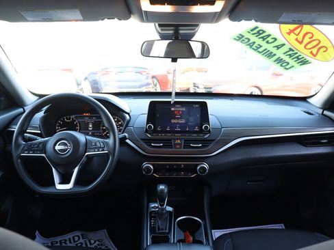 Used 2024 Nissan Altima 2.5 SV image 15