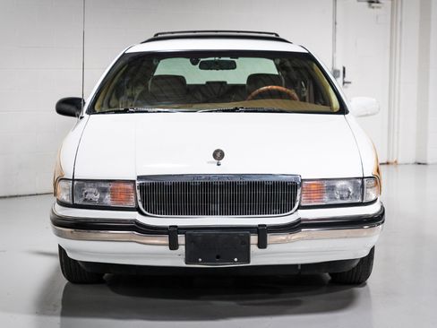 Used 1996 Buick Roadmaster Estate RWD image 8