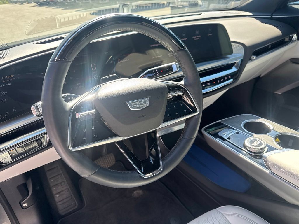 Used 2023 Cadillac Lyriq 2WD image 12