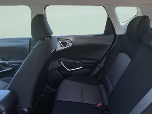 Used 2025 Kia Soul LX w/ LX Technology Package FWD image 21