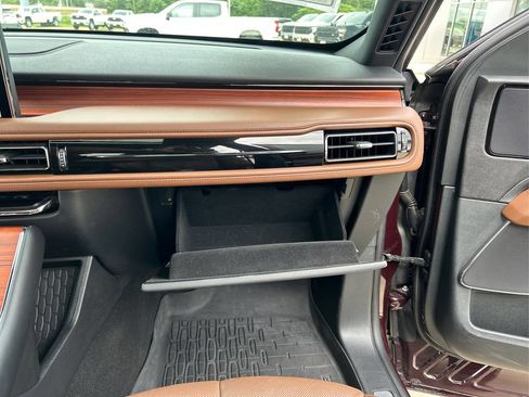 Used 2024 Lincoln Aviator Reserve w/ Equipment Group 201A AWD/4WD image 27