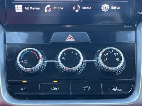 Certified 2022 Kia Sorento LX image 7