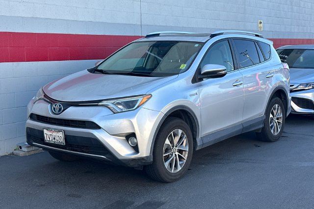 Used 2016 Toyota RAV4 XLE AWD/4WD image 2