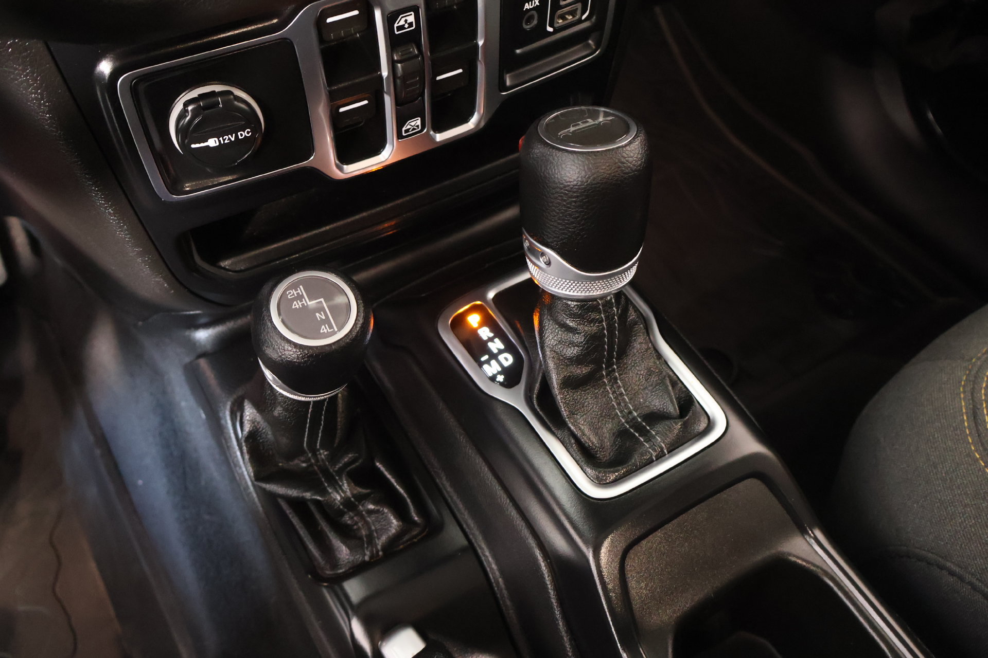 Used 2025 Jeep Gladiator Sport AWD/4WD image 8