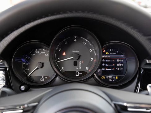 Certified 2026 Porsche Macan image 14