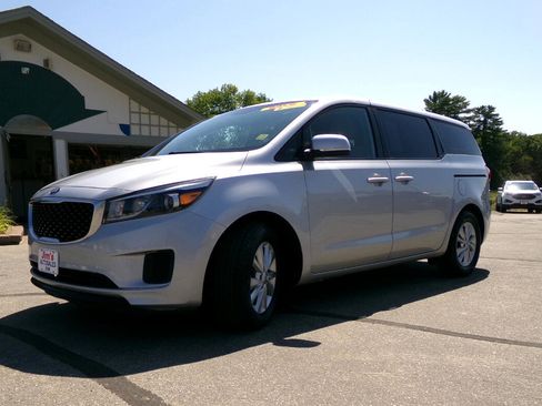 Used 2018 Kia Sedona L image 35