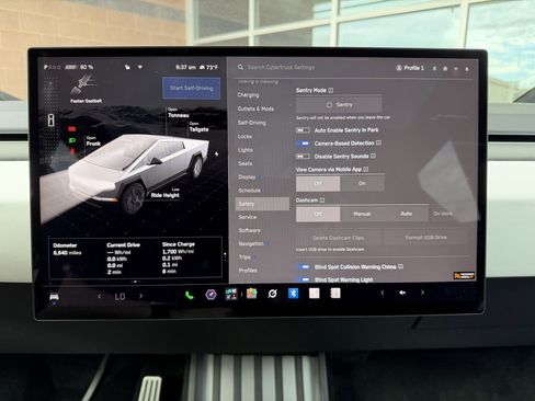 Used 2024 Tesla Cybertruck AWD Crew Cab image 24
