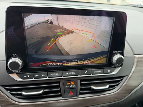 Used 2024 Nissan Altima 2.5 SV image 24