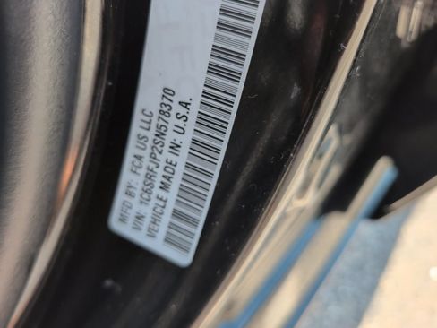 Used 2025 RAM 1500 Laramie AWD/4WD image 32