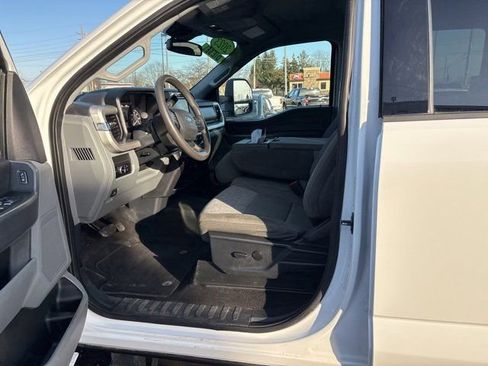 Used 2023 Ford F350 XLT image 24