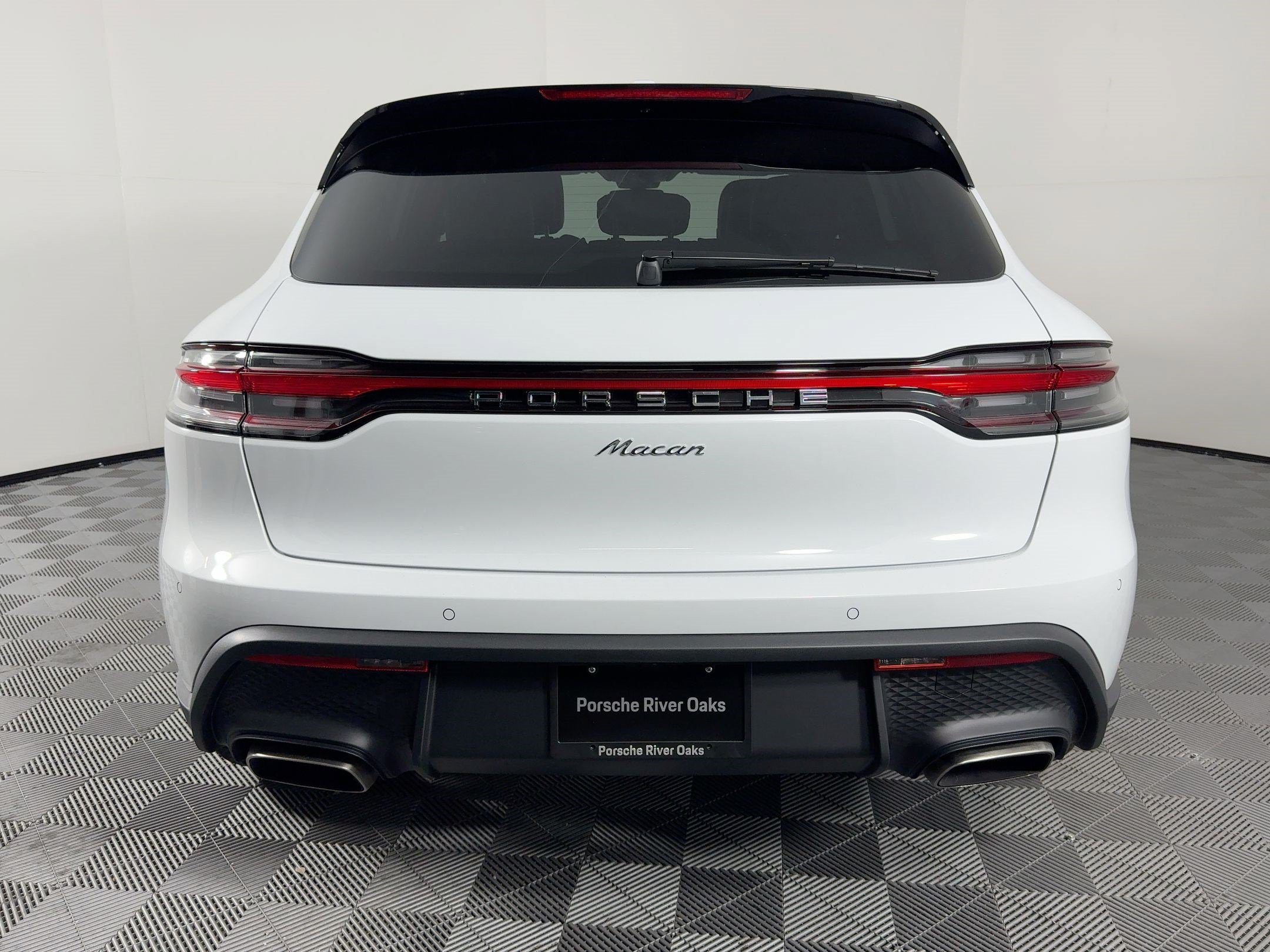 Certified 2026 Porsche Macan AWD/4WD image 10