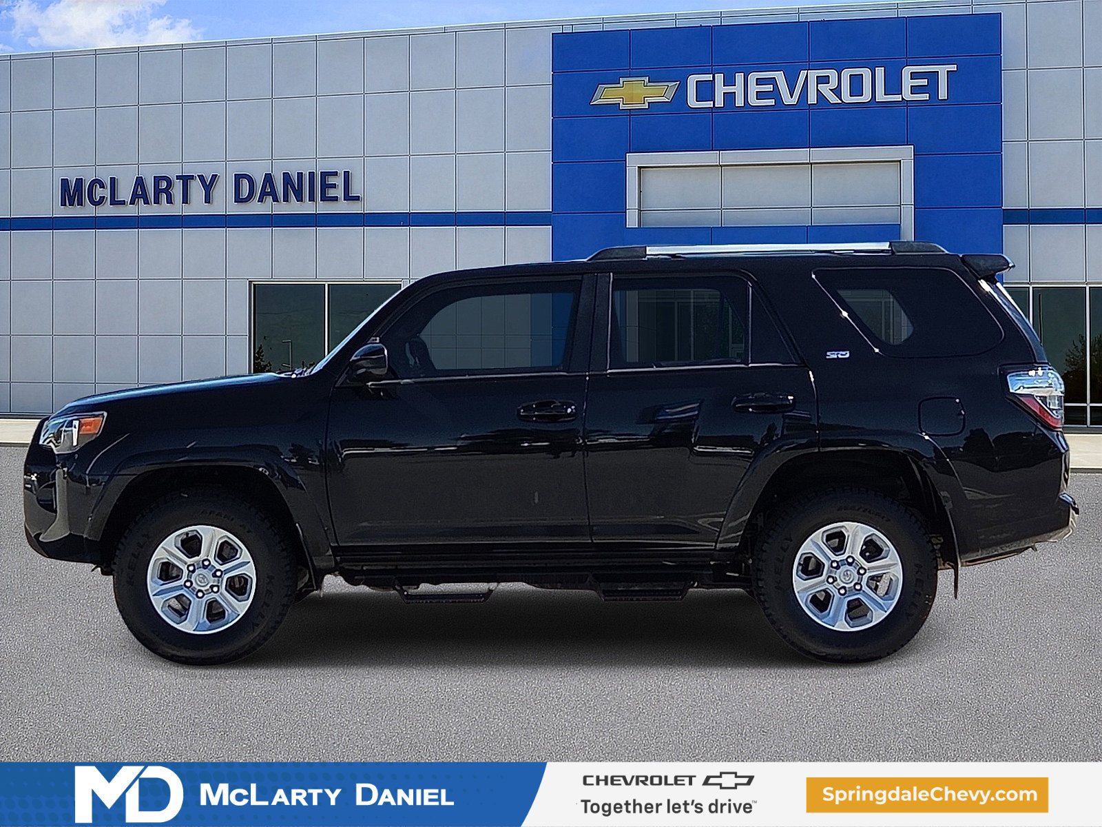 Used 2023 Toyota 4Runner SR5 AWD/4WD image 3