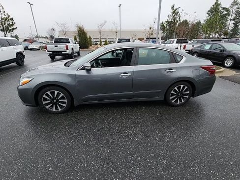 Used 2018 Nissan Altima 2.5 SV w/ 2.5 SV Technology Package image 5
