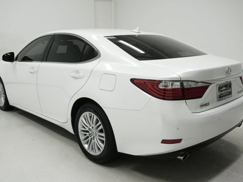 Used 2013 Lexus ES 350 w/ Luxury Pkg FWD image 6