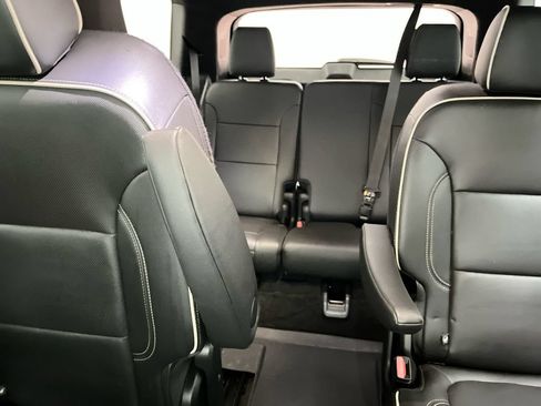 Used 2022 Chevrolet Traverse Premier w/ Redline Edition AWD/4WD image 12
