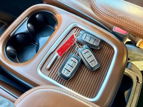 Used 2017 Chrysler Pacifica Limited w/ UConnect Theater Package image 23