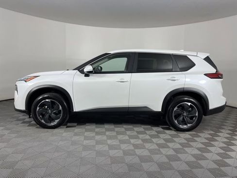Used 2024 Nissan Rogue SV image 6
