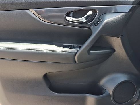 Used 2020 Nissan Rogue SV AWD/4WD image 14