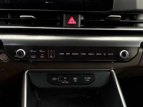 Used 2026 Kia Carnival FWD image 31