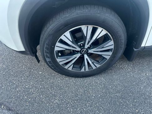 Certified 2023 Nissan Rogue SV FWD image 10