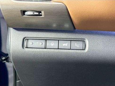 Used 2025 Nissan Pathfinder Platinum AWD/4WD image 10