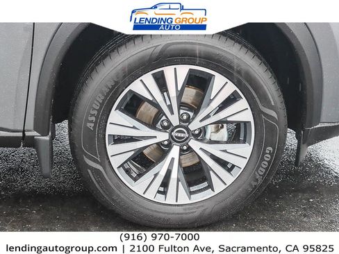 Used 2023 Nissan Rogue SV image 9