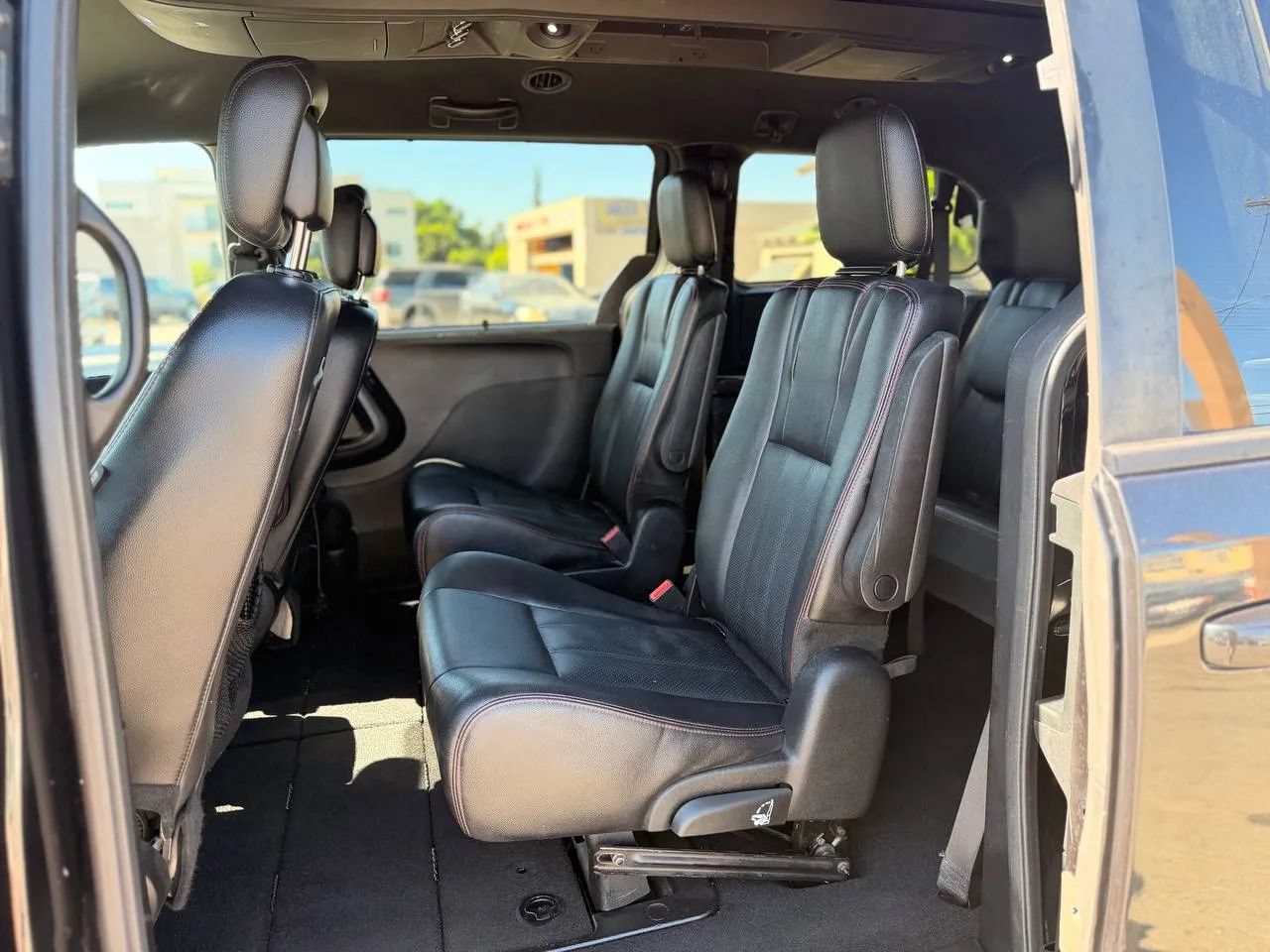 Used 2018 Dodge Grand Caravan GT FWD image 30