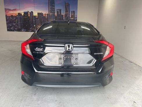 Used 2017 Honda Civic Touring image 7