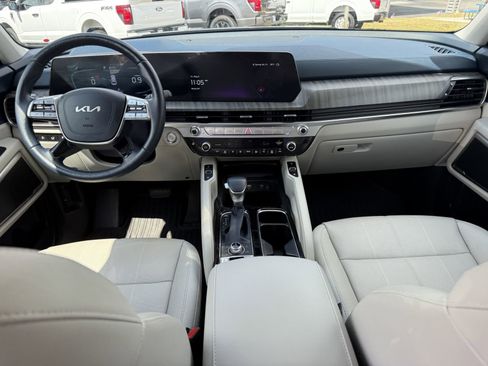 Used 2024 Kia Telluride EX w/ EX Captain's Chair Package AWD/4WD image 14