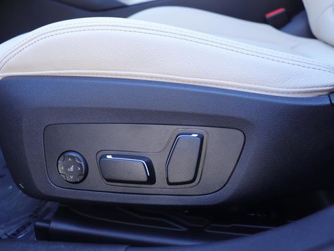 New 2026 BMW 330i Sedan w/ M Sport Package image 24