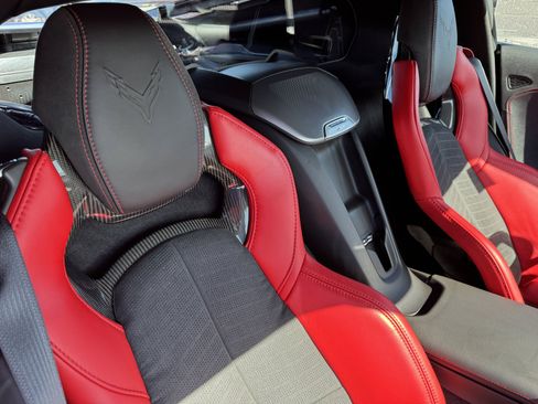 Used 2023 Chevrolet Corvette Stingray Preferred Cpe w/ Z51 Performance Package RWD image 7