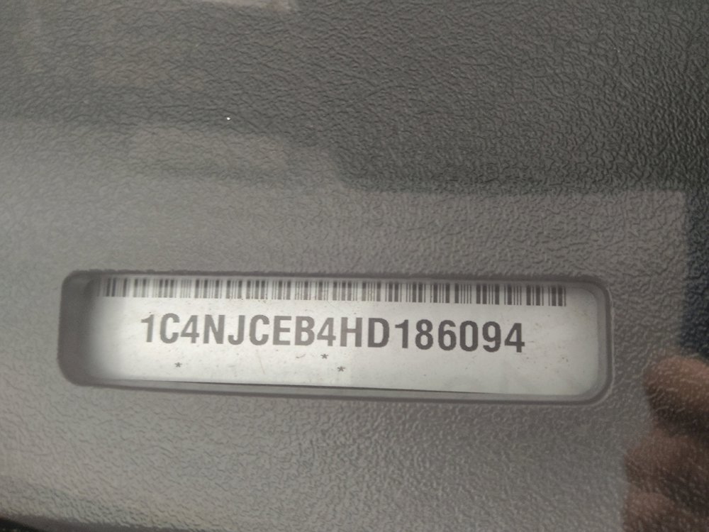 Used 2017 Jeep Compass High Altitude FWD image 33
