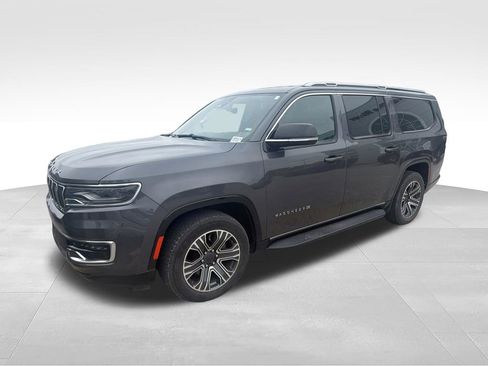 Used 2024 Jeep Wagoneer L Series II w/ Flexible Seating Group RWD image 1