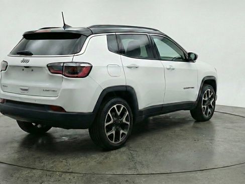 Used 2025 Jeep Compass Limited image 9
