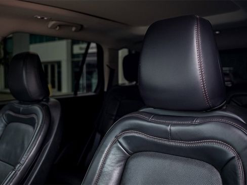 Used 2021 Lincoln Aviator Grand Touring w/ Elements Package Plus image 11