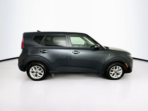 Used 2025 Kia Soul LX w/ LX Technology Package FWD image 10
