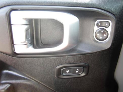 Used 2020 Jeep Wrangler Sport AWD/4WD image 26