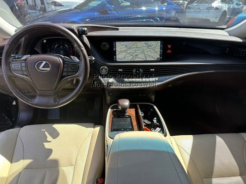 Used 2019 Lexus LS 500 w/ Accessory Package (Z2) RWD image 21