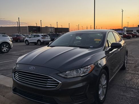 Certified 2019 Ford Fusion SE image 1