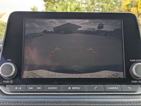 Used 2023 Nissan Rogue SV image 30