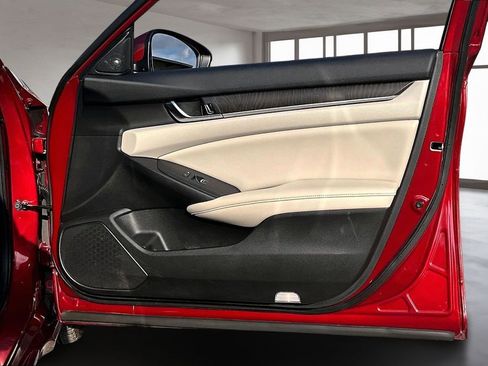 Used 2020 Honda Accord Touring image 28