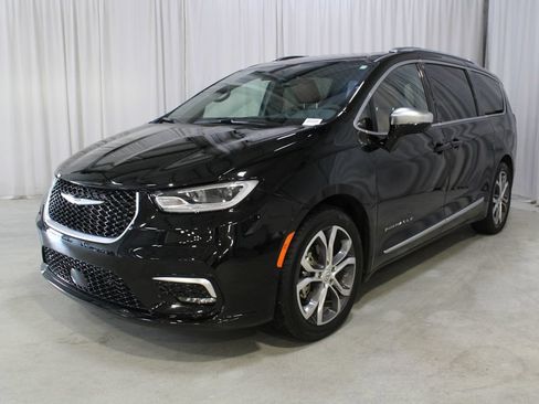 Used 2026 Chrysler Pacifica Pinnacle FWD image 39