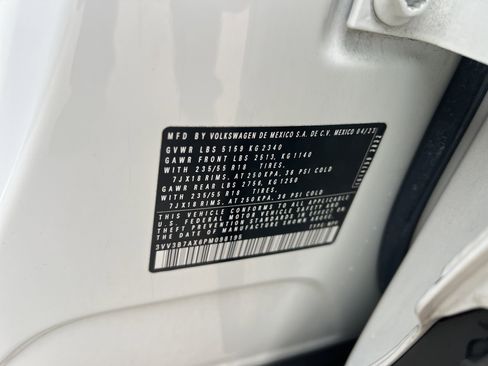 Certified 2023 Volkswagen Tiguan SE image 32