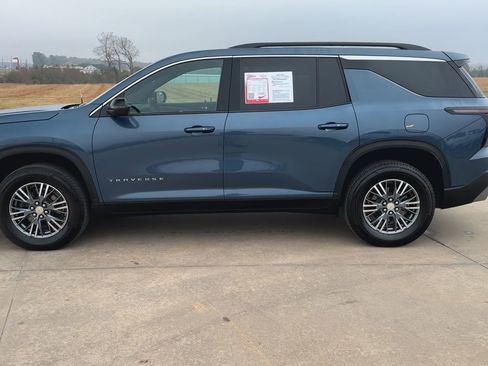 Used 2025 Chevrolet Traverse LT image 6