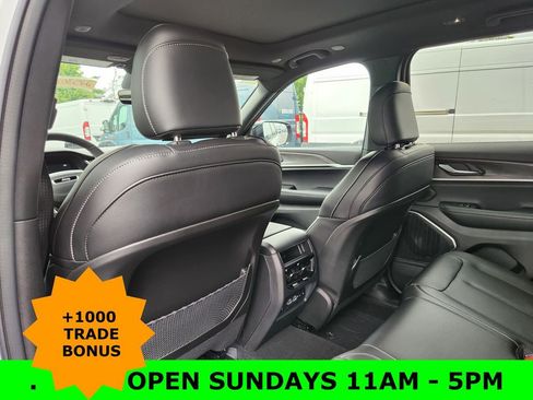 New 2025 Jeep Grand Cherokee Limited w/ Black Appearance Package image 17