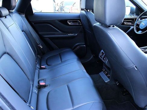 Used 2017 Jaguar F-PACE Premium AWD/4WD image 19