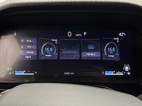 Used 2025 Jeep Grand Cherokee Altitude AWD/4WD image 16
