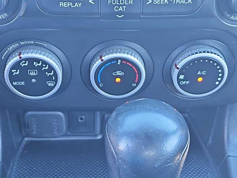 Used 2009 MAZDA MX-5 Miata Sport image 17